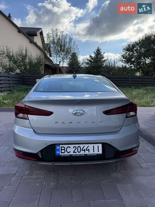 Hyundai Elantra 2019