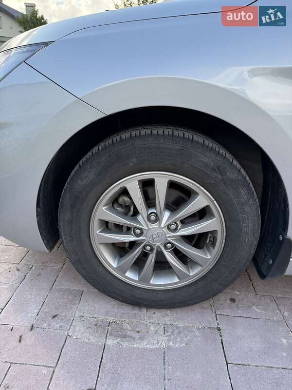 Hyundai Elantra 2019