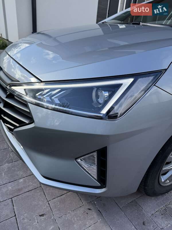 Hyundai Elantra 2019