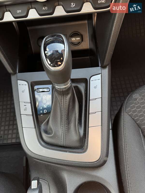 Hyundai Elantra 2019