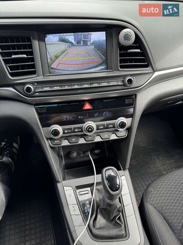 Hyundai Elantra 2019