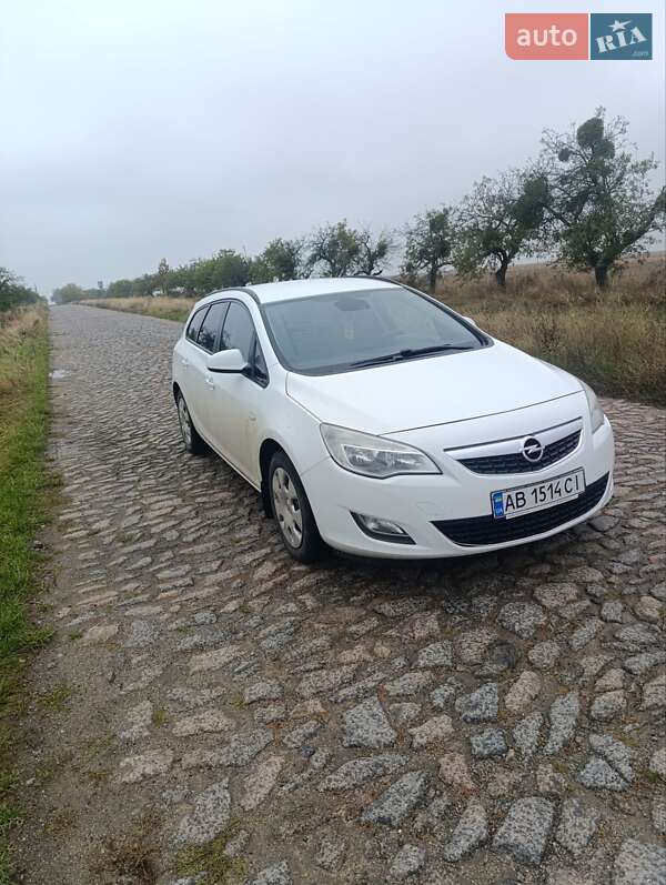 Opel Astra 2011