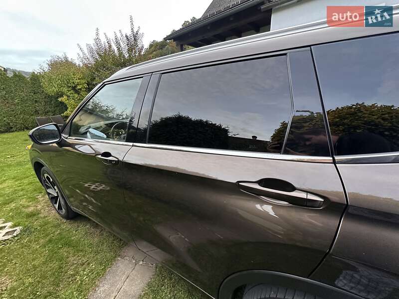 Mitsubishi Outlander 2021