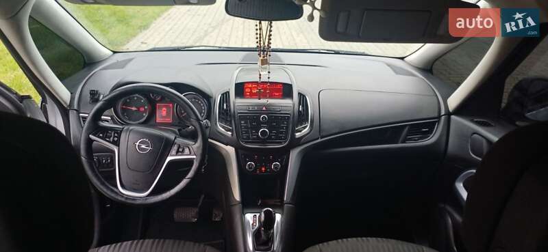 Opel Zafira 2015