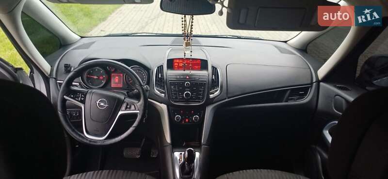 Opel Zafira 2015