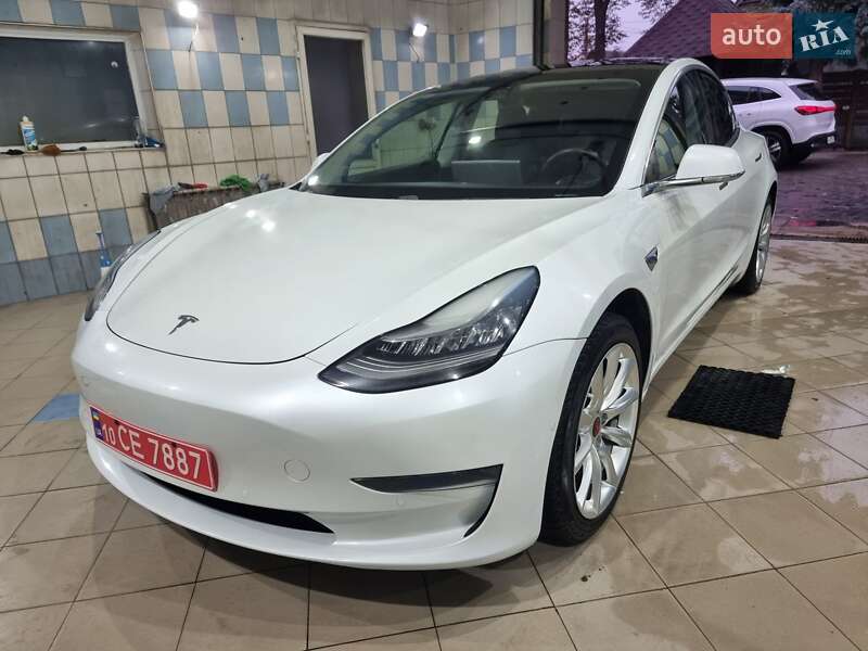 Tesla Model 3 2020
