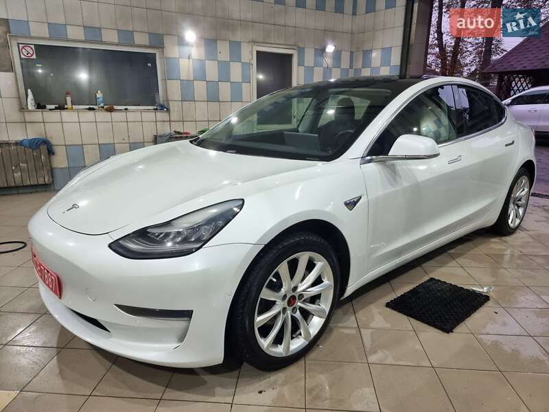 Tesla Model 3 2020