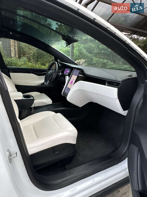 Tesla Model X 2018