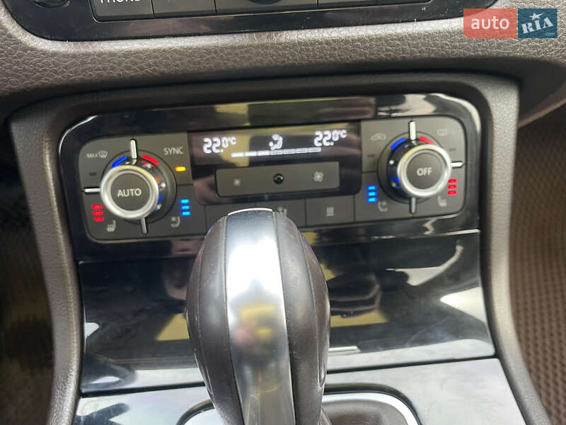 Volkswagen Touareg 2013