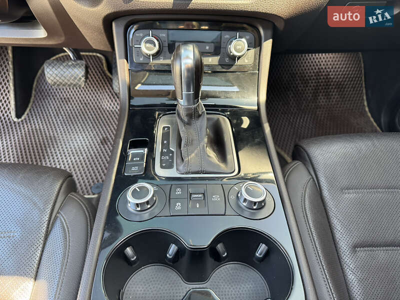 Volkswagen Touareg 2013