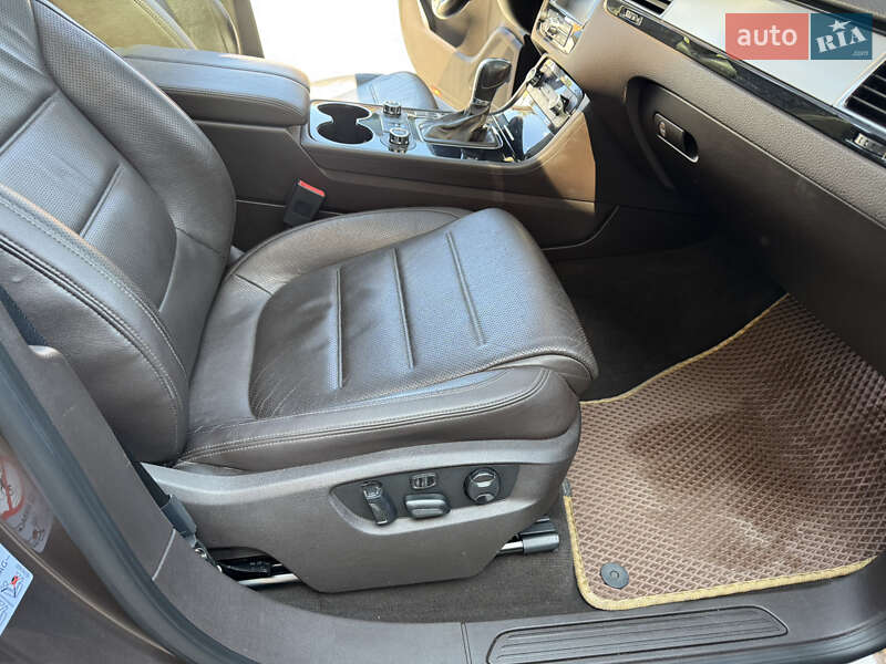 Volkswagen Touareg 2013