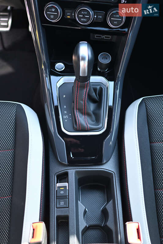 Volkswagen T-Roc 2019