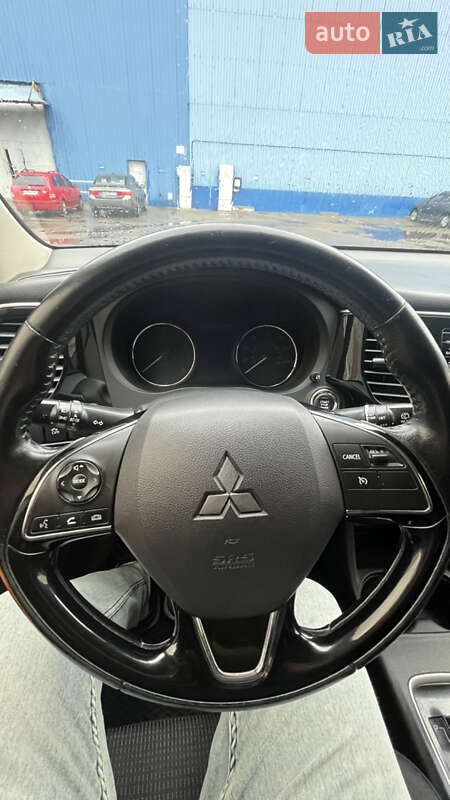 Mitsubishi Outlander 2015