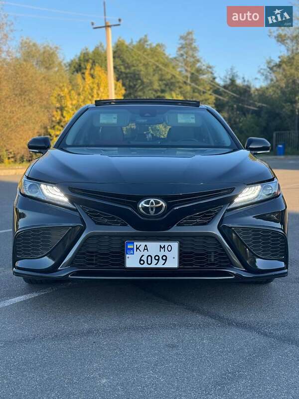 Toyota Camry 2021