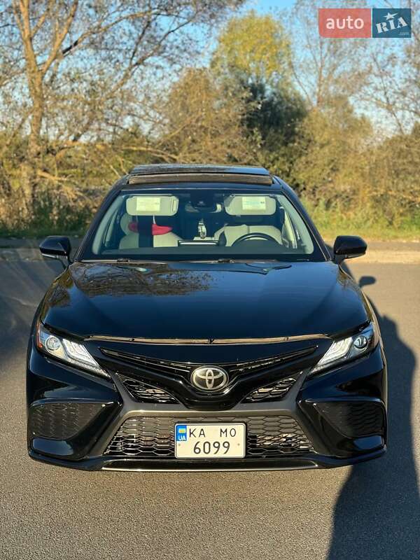 Toyota Camry 2021