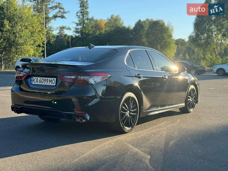 Toyota Camry 2021