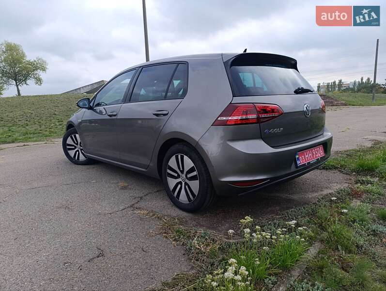 Volkswagen e-Golf 2015