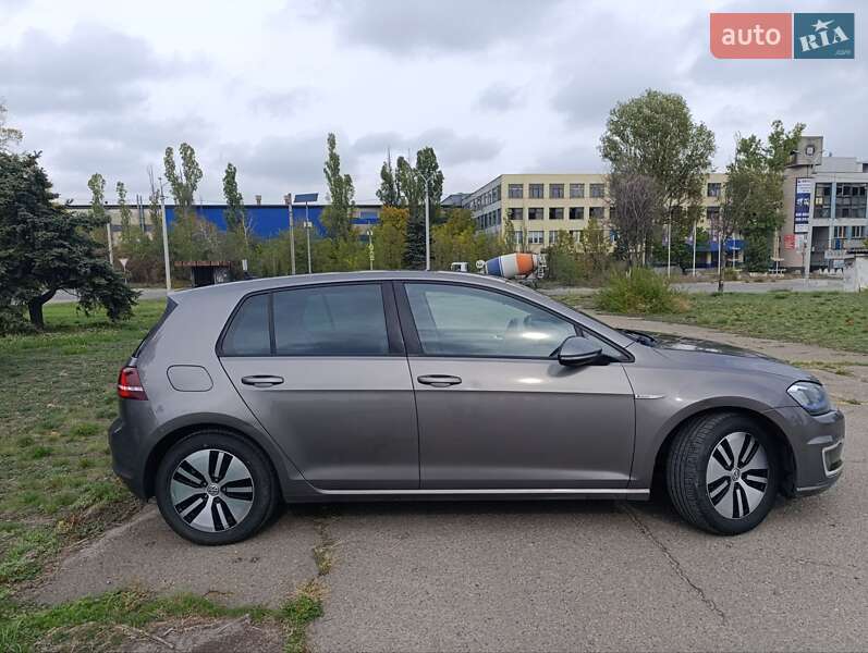 Volkswagen e-Golf 2015