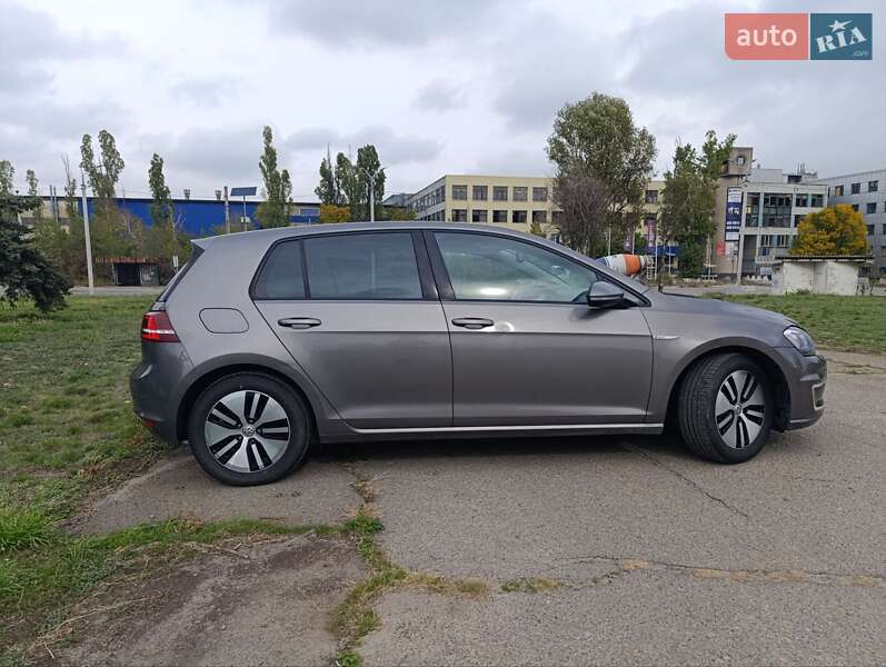 Volkswagen e-Golf 2015