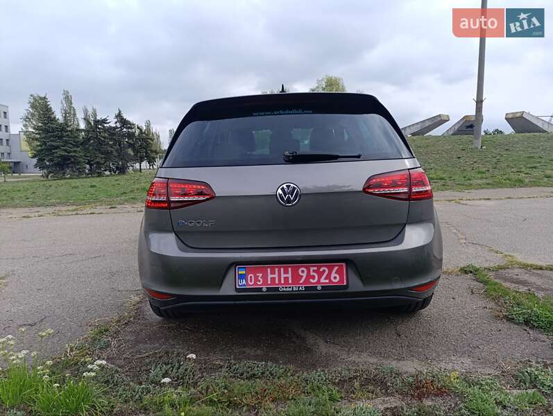 Volkswagen e-Golf 2015