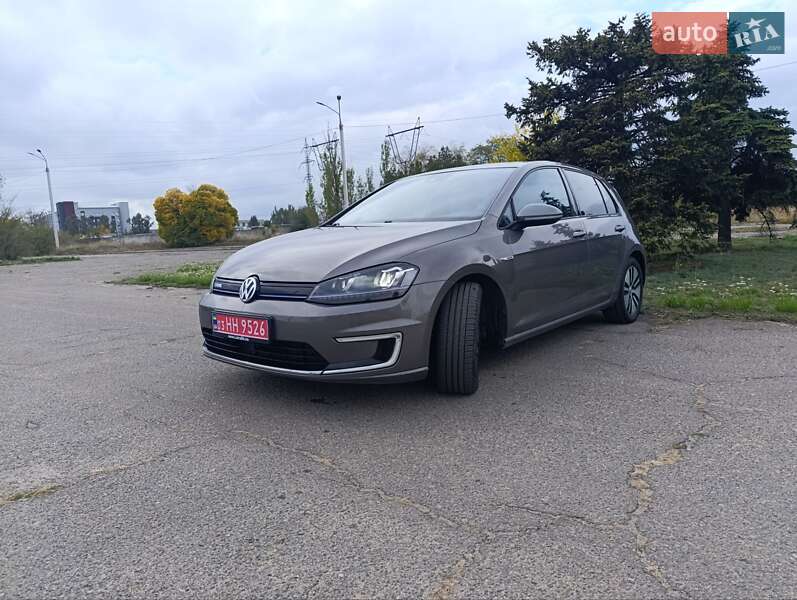 Volkswagen e-Golf 2015