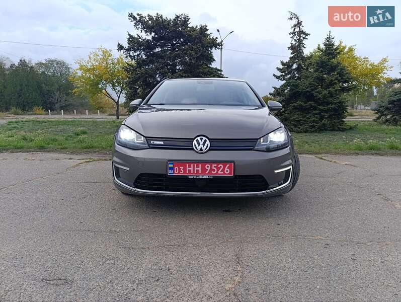 Volkswagen e-Golf 2015