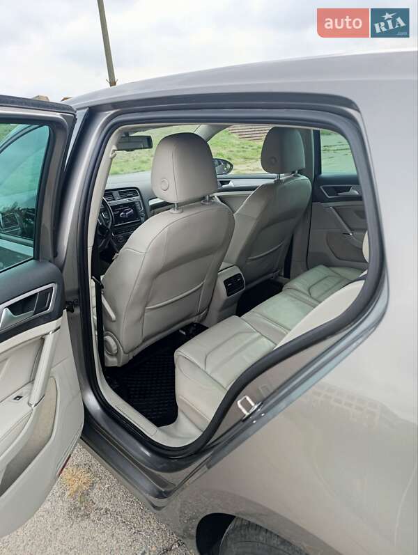 Volkswagen e-Golf 2015