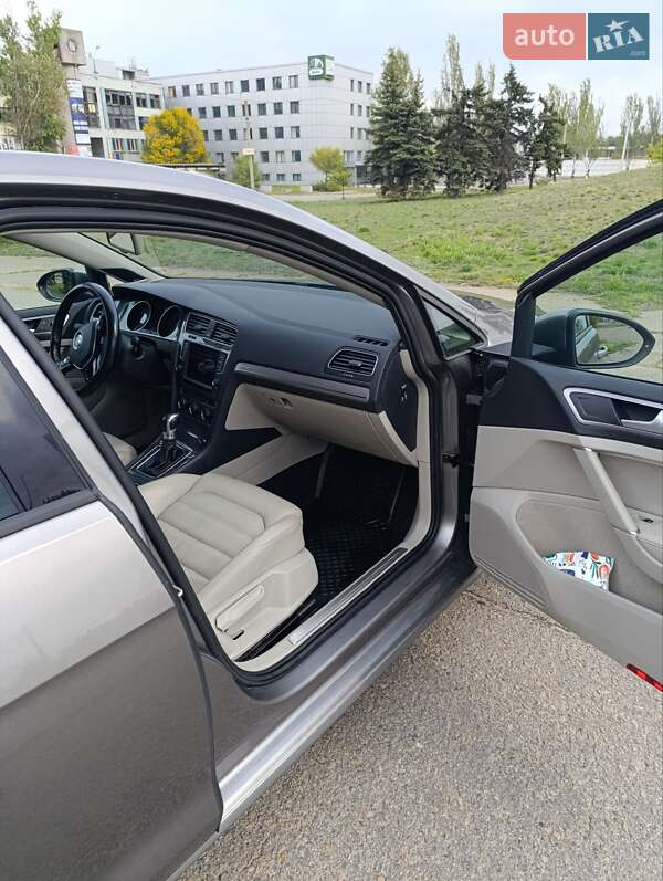 Volkswagen e-Golf 2015