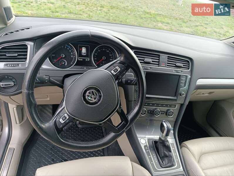 Volkswagen e-Golf 2015