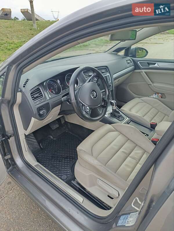 Volkswagen e-Golf 2015