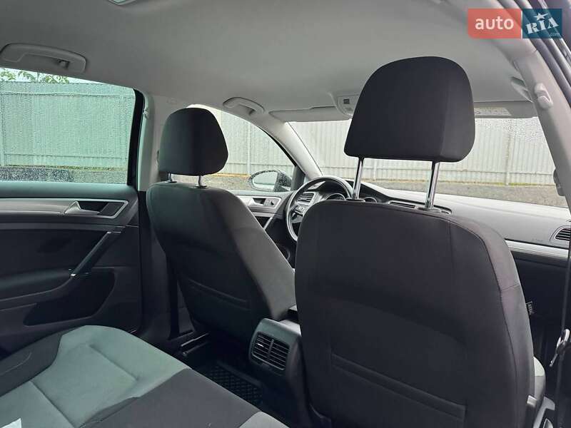 Volkswagen e-Golf 2015