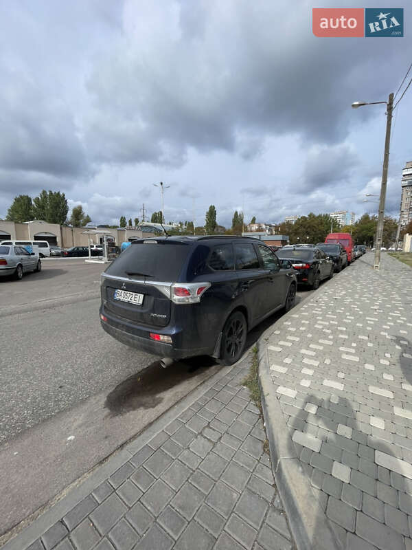 Mitsubishi Outlander 2013