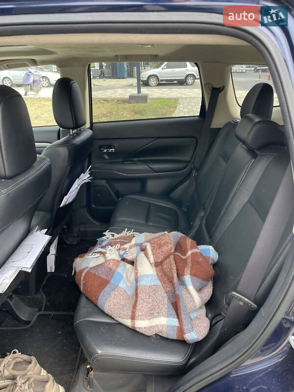 Mitsubishi Outlander 2013