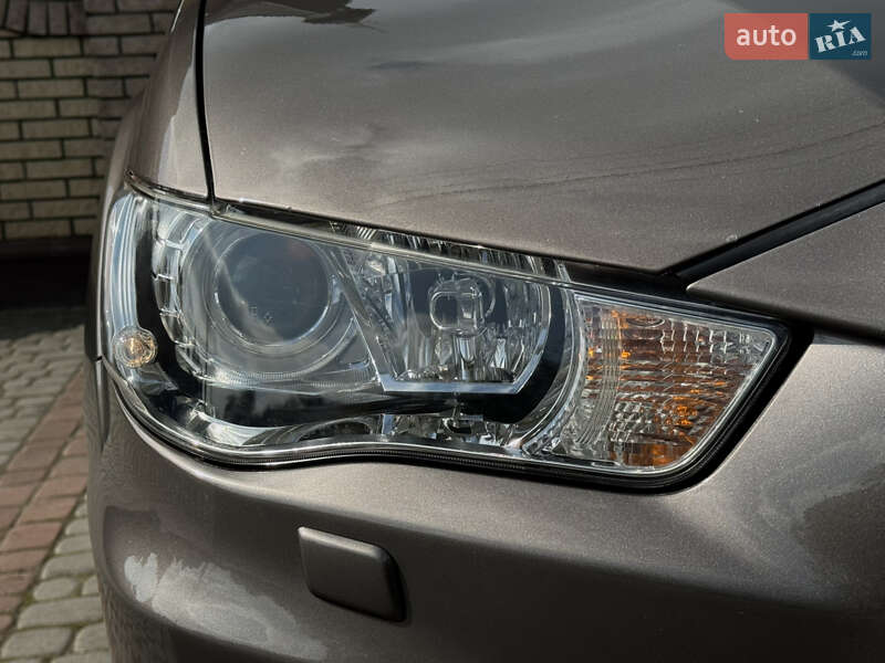 Mitsubishi Outlander 2011