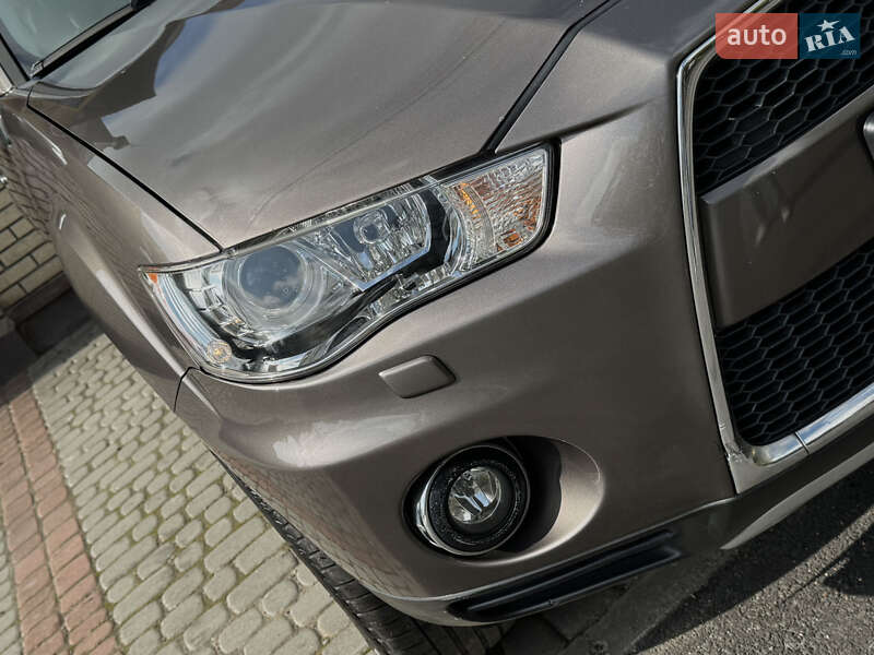 Mitsubishi Outlander 2011
