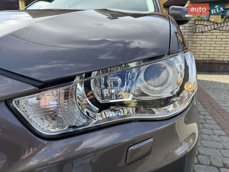 Mitsubishi Outlander 2011