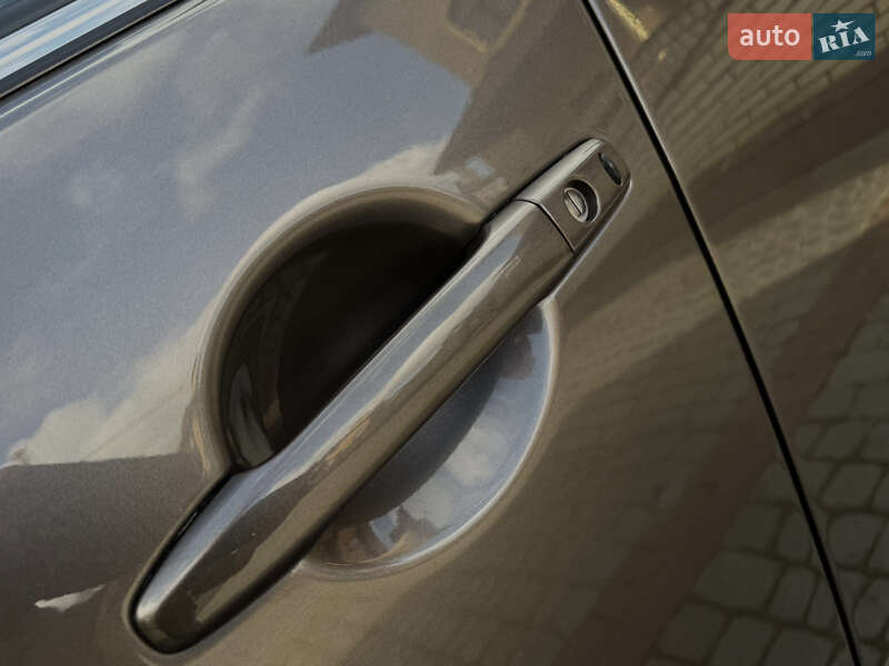 Mitsubishi Outlander 2011