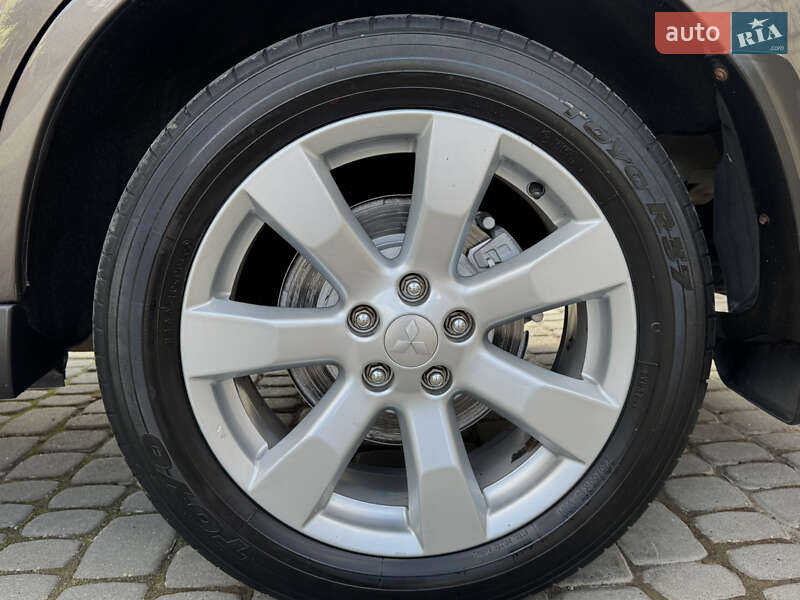 Mitsubishi Outlander 2011