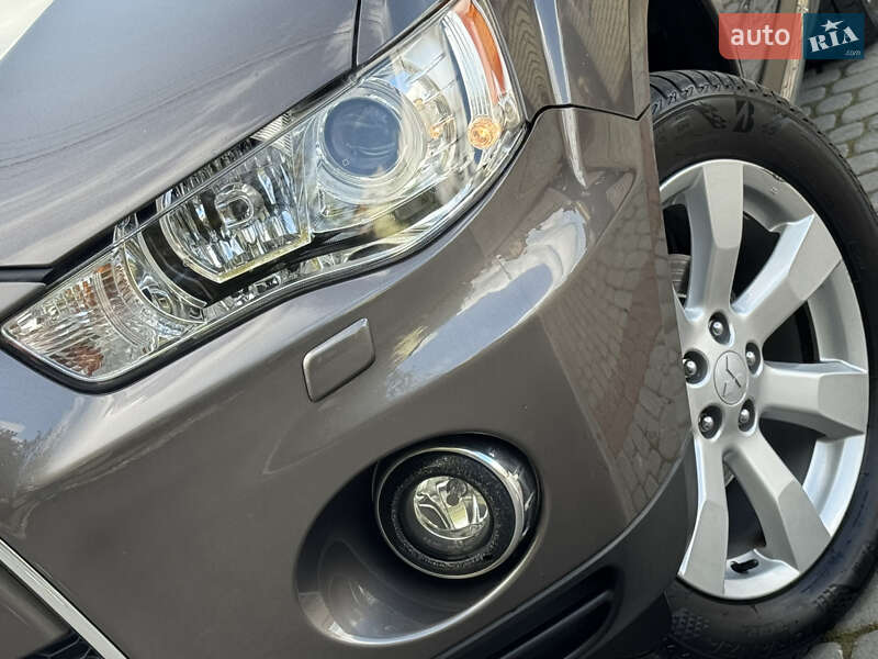 Mitsubishi Outlander 2011