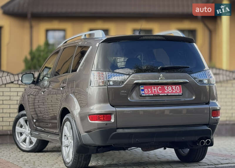 Mitsubishi Outlander 2011
