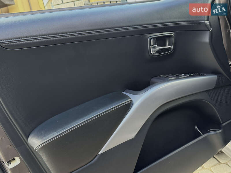 Mitsubishi Outlander 2011