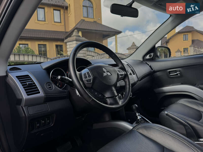 Mitsubishi Outlander 2011