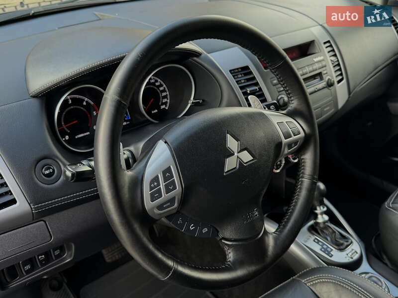 Mitsubishi Outlander 2011