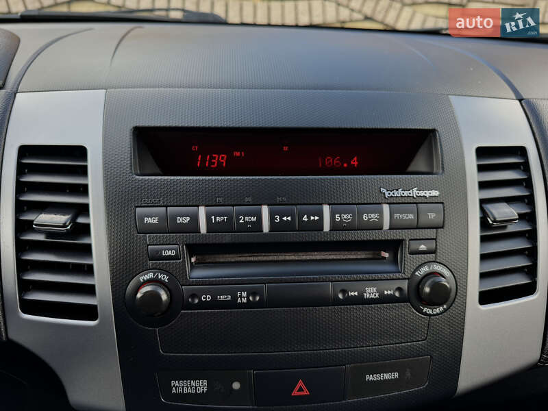 Mitsubishi Outlander 2011