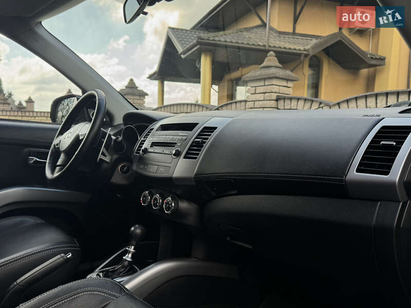 Mitsubishi Outlander 2011