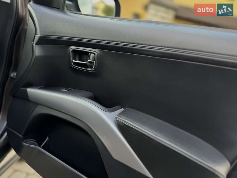 Mitsubishi Outlander 2011