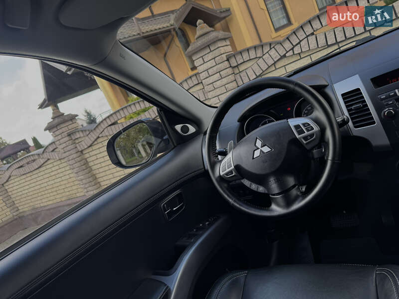 Mitsubishi Outlander 2011