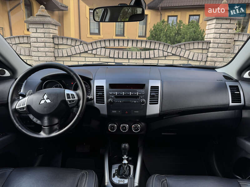 Mitsubishi Outlander 2011