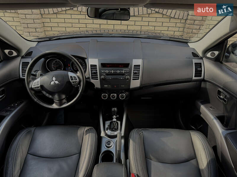 Mitsubishi Outlander 2011