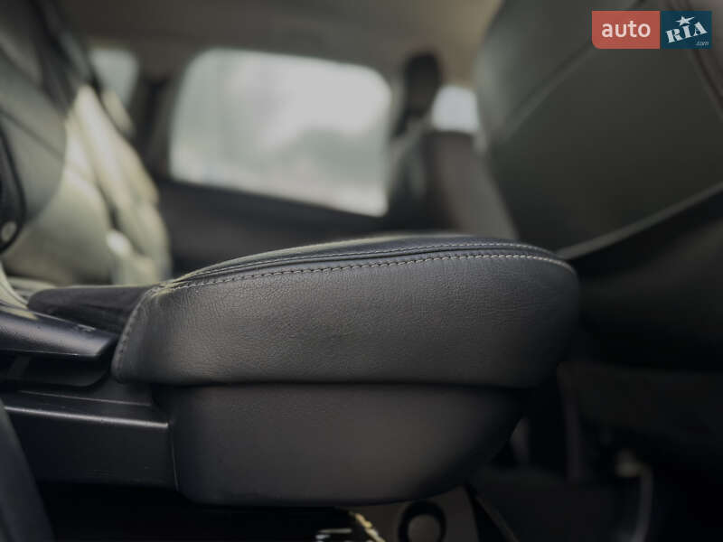 Mitsubishi Outlander 2011